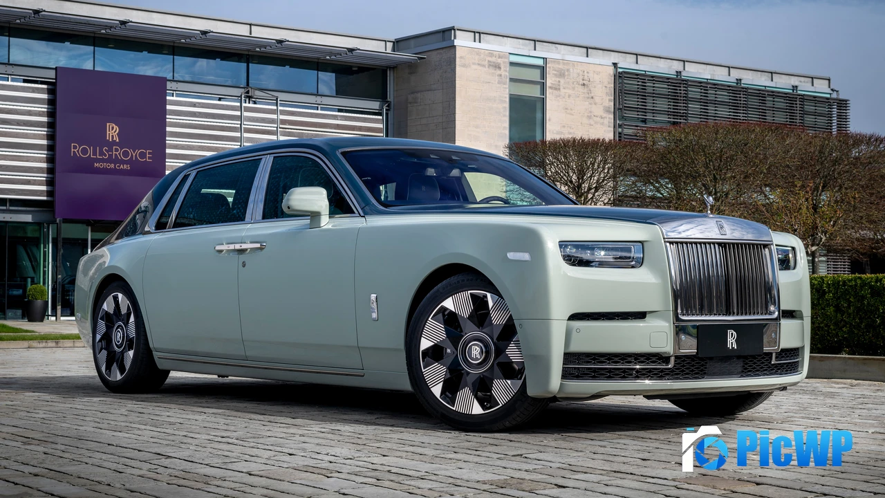 Rolls-Royce Phantom Extended Magnetism 4K PC Wallpaper