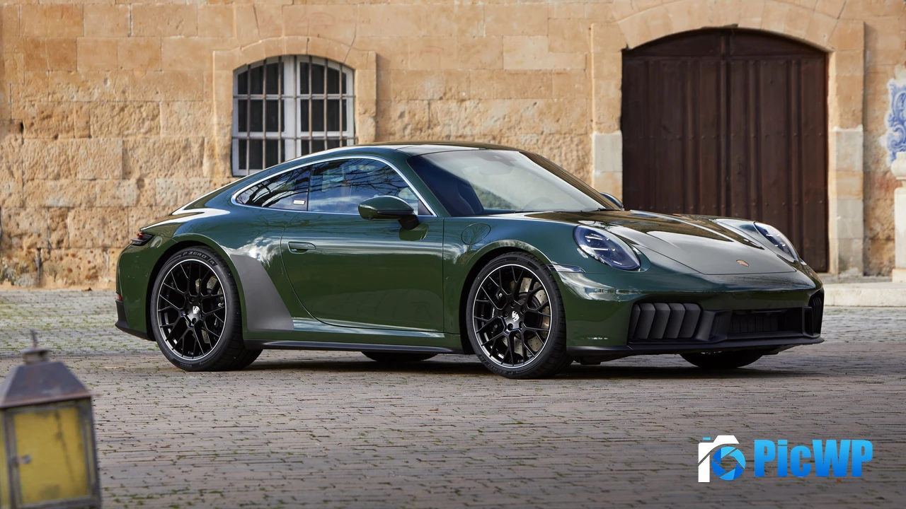 Porsche 911 Carrera GTS Cuarenta Edition 4K PC Wallpaper