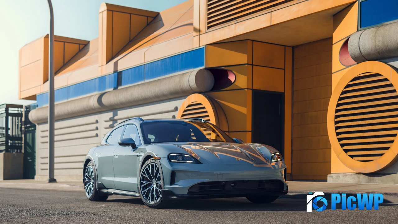 Porsche Taycan 4S Cross Turismo 2025 4K PC Wallpaper