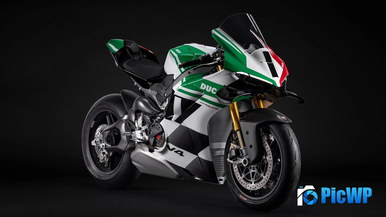 Ducati Panigale V4 Tricolore 4K PC Wallpaper
