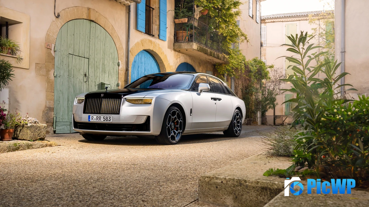 Rolls-Royce Black Badge Ghost Aesthete 4K PC Wallpaper