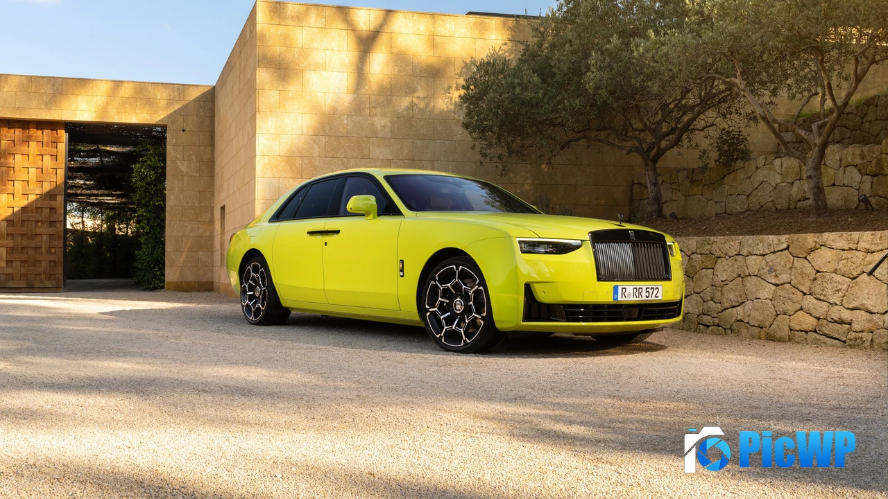 Rolls-Royce Black Badge Ghost Idealist 4K PC Wallpaper