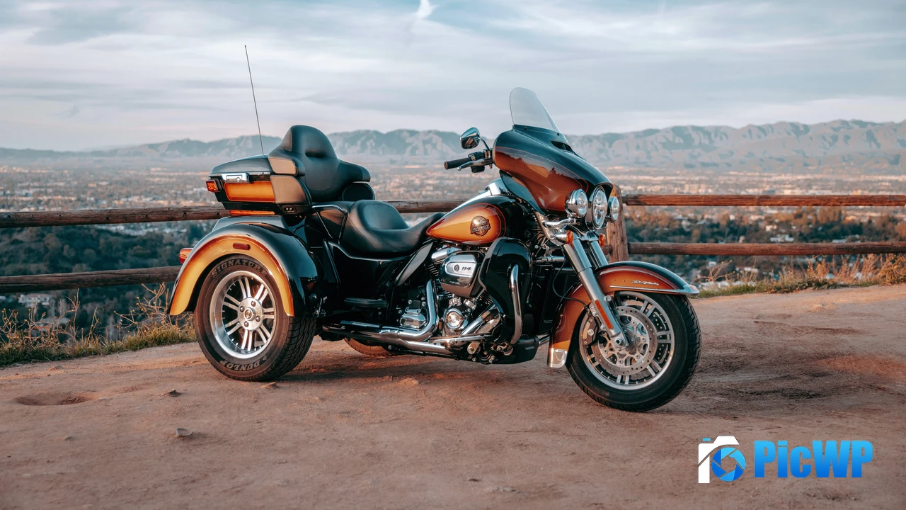 Harley-Davidson FLHTCUTG Tri Glide Ultra 4K PC Wallpaper