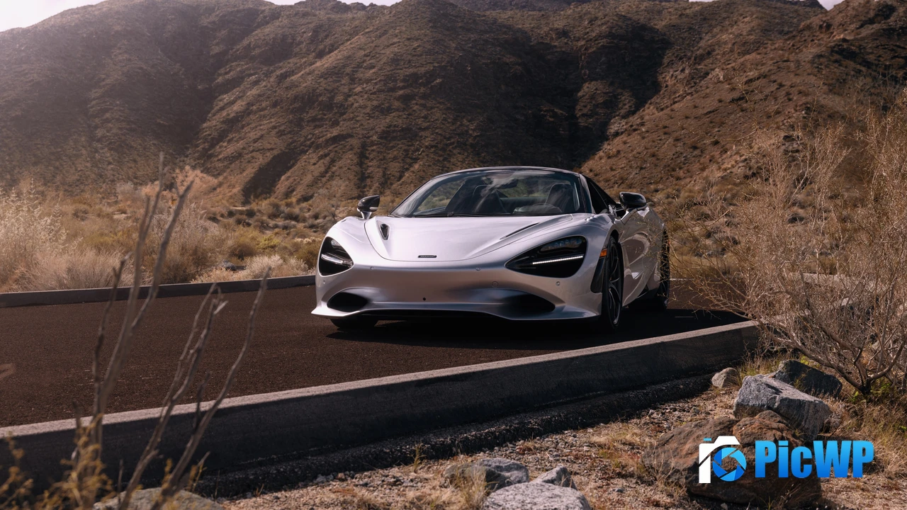 McLaren 750S Spider Tarmac 4K PC Wallpaper