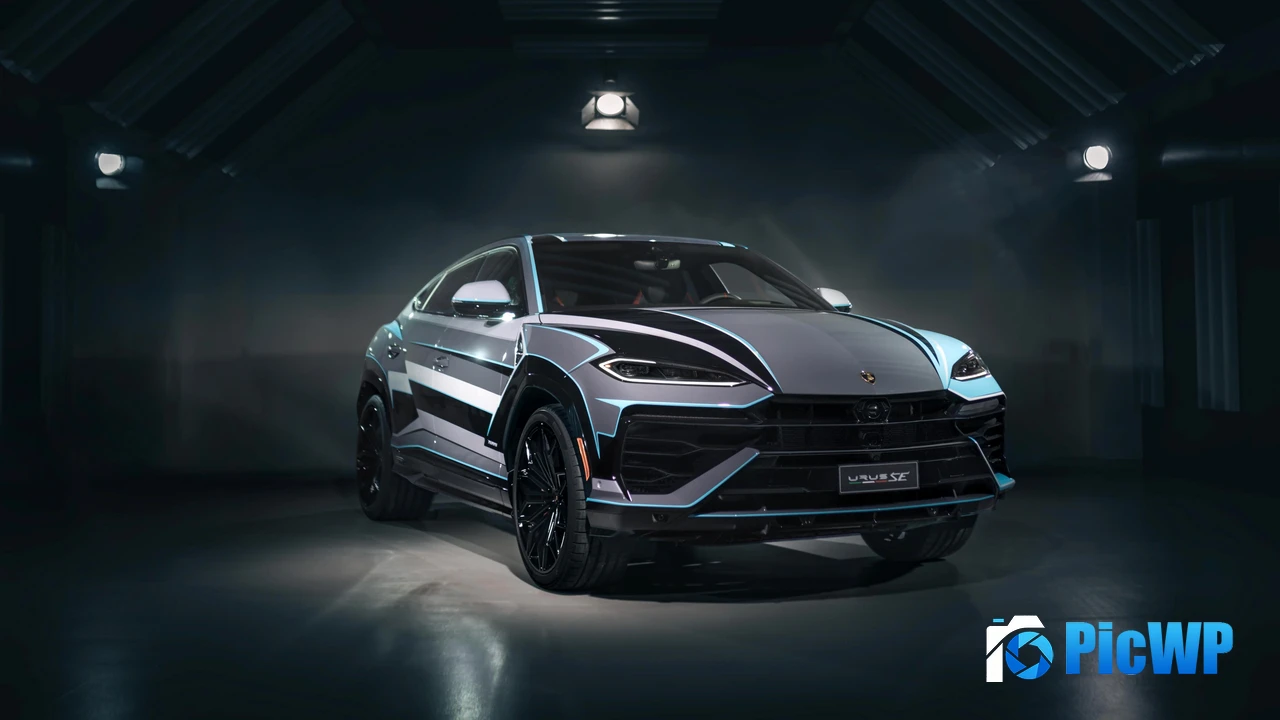 Lamborghini Urus SE Dark background 4K PC Wallpaper