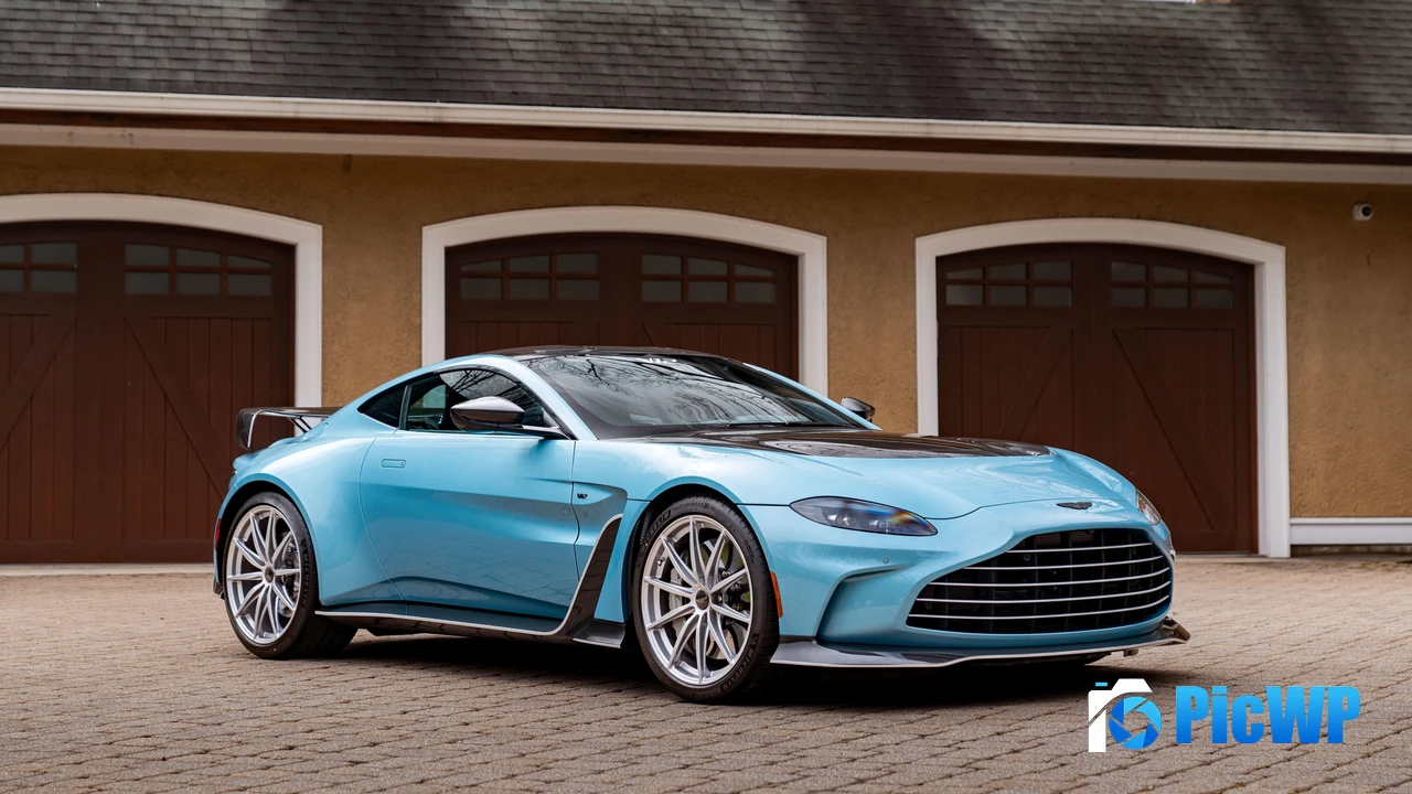 Aston Martin V12 Vantage 2024 4K PC Wallpaper