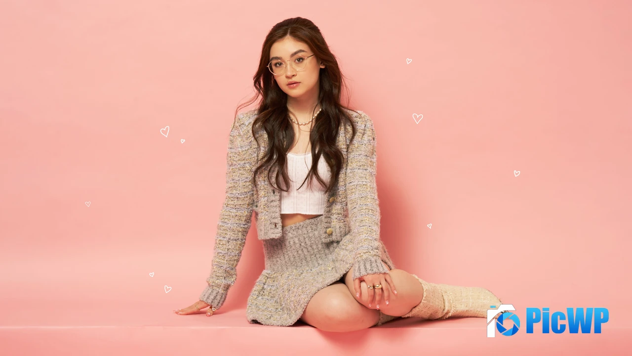 Anna Cathcart Peach background 4K PC Wallpaper