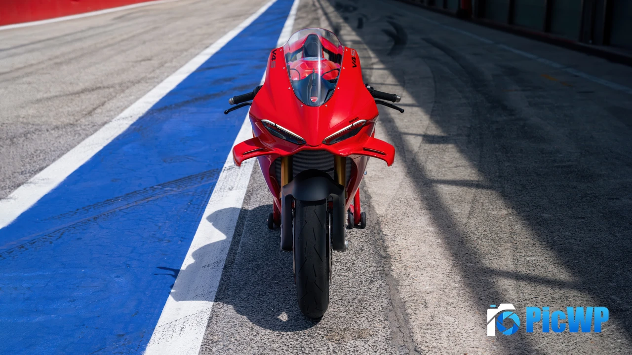 Ducati Panigale V4 S Race track 4K PC Wallpaper