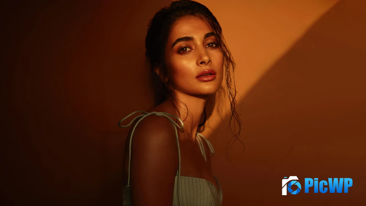 Pooja Hegde Golden hour 4K PC Wallpaper