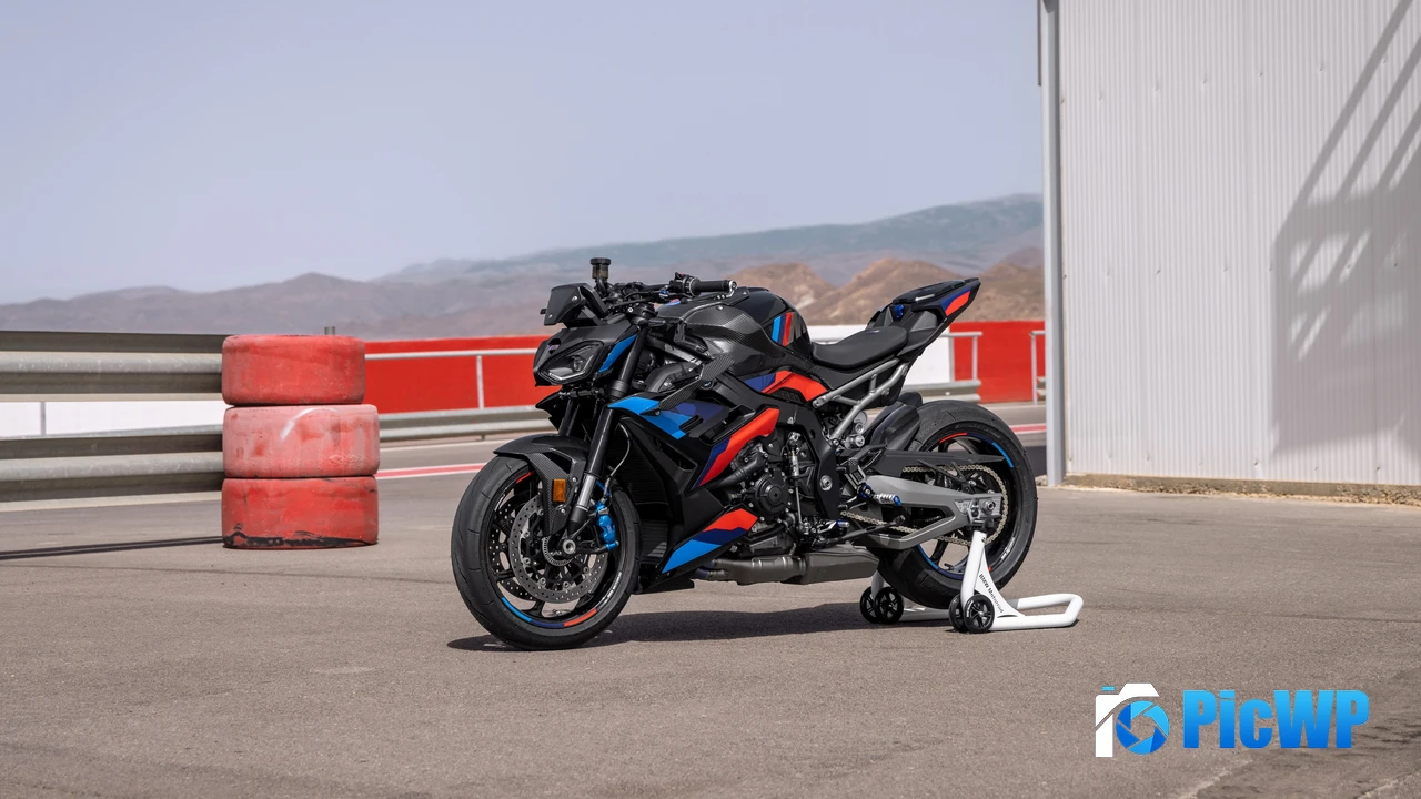 BMW M 1000 R M Competition 2024 4K PC Wallpaper