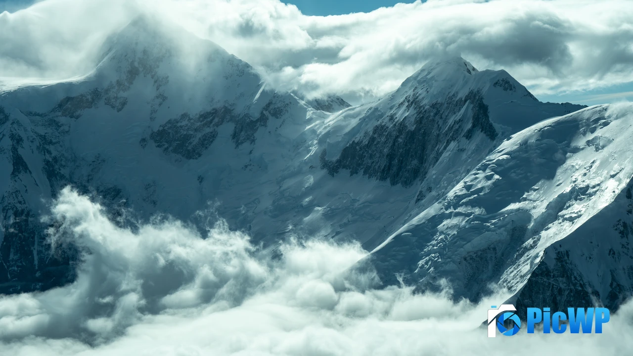 Cloudy Mountains 4K PC Wallpaper