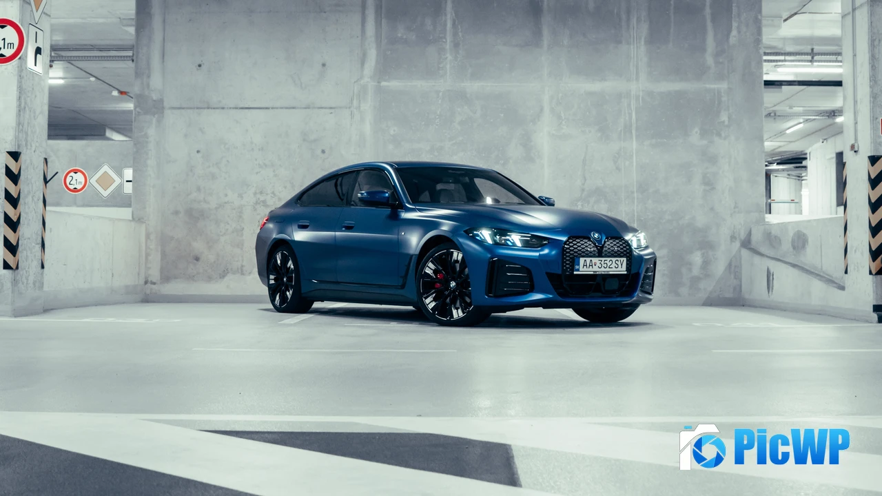 BMW i4 xDrive40 M Sport 4K PC Wallpaper