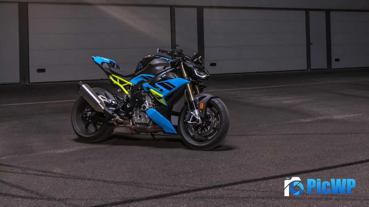 BMW S1000R Sport 2024 4K PC Wallpaper