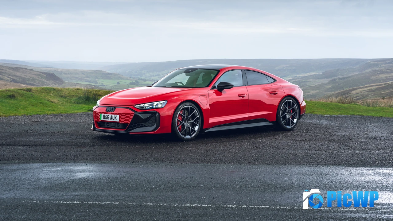 Audi RS e-tron GT Carbon Black 2024 4K PC Wallpaper