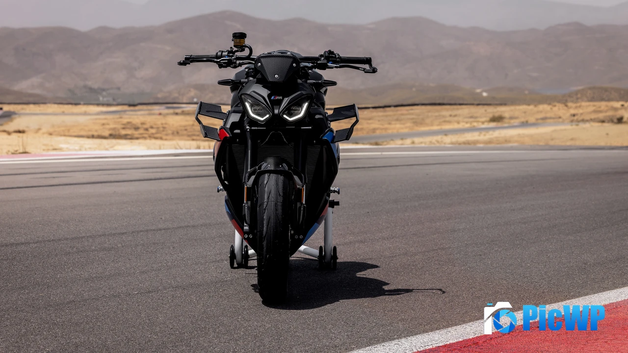 BMW M 1000 R 2026 4K PC Wallpaper