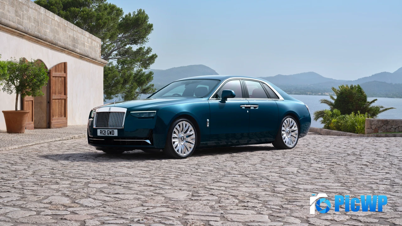 Rolls-Royce Ghost 2024 4K PC Wallpaper