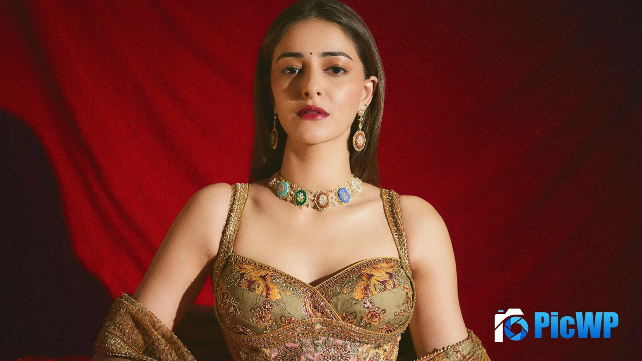 Ananya Panday Traditional 4K PC Wallpaper