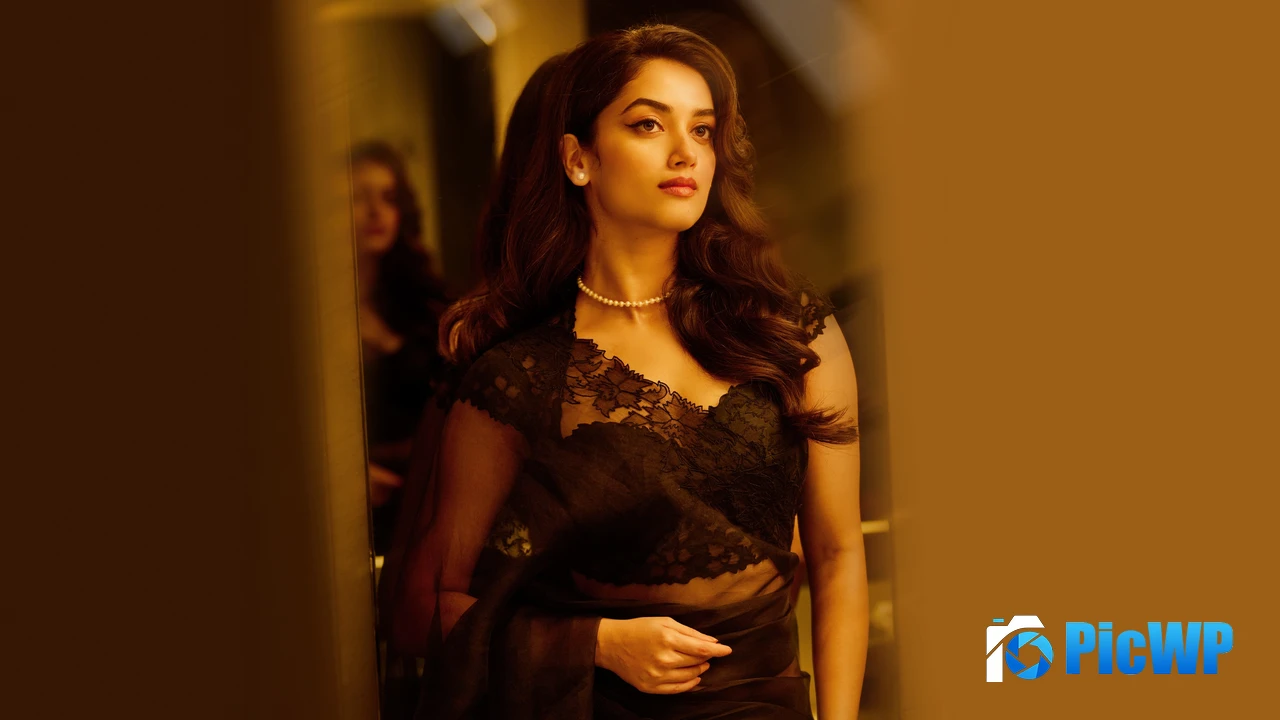 Bhagyashri Borse Indian fashion 4K PC Wallpaper