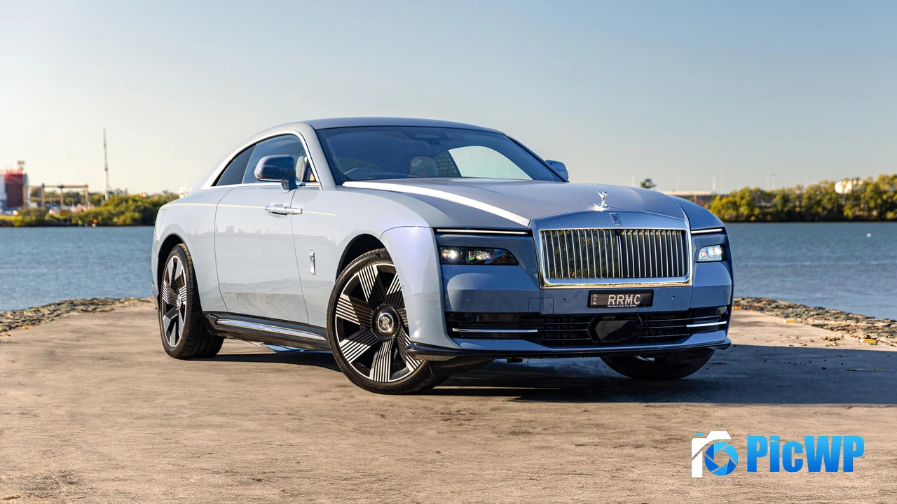 Rolls-Royce Spectre Luxury EV 2024 4K PC Wallpaper
