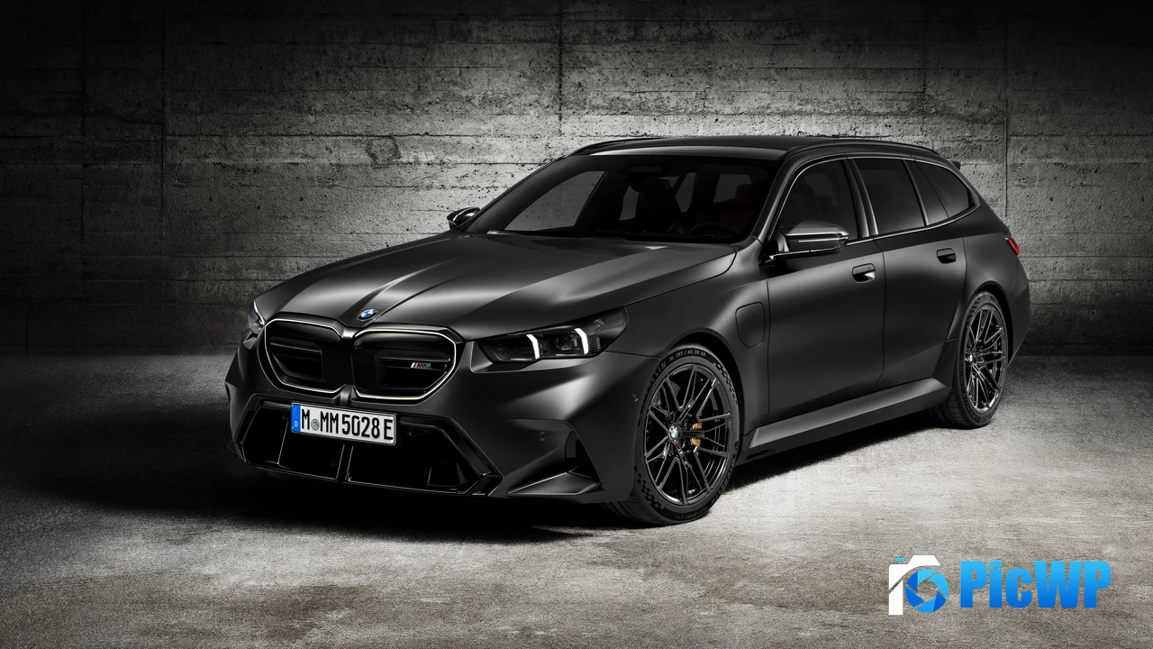 BMW M5 Touring 2024 4K PC Wallpaper