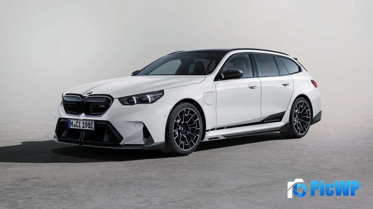 BMW M5 Touring M Performance Parts 2024 4K PC Wallpaper