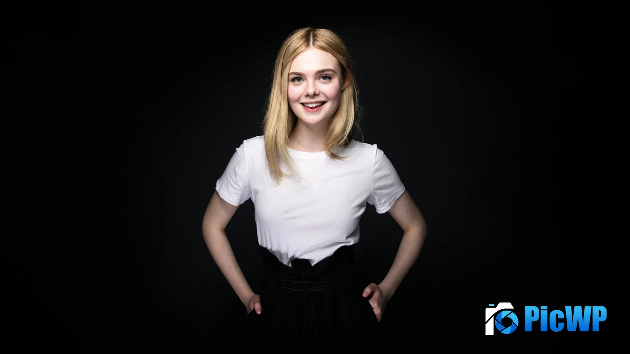 Elle Fanning Dark background 4K PC Wallpaper