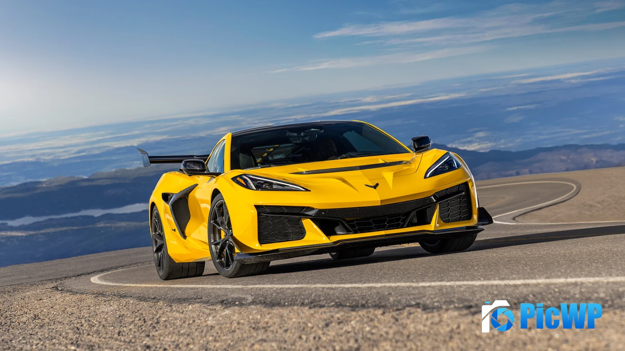 Chevrolet Corvette ZR1 Coupe ZTK Package 2025 4K PC Wallpaper