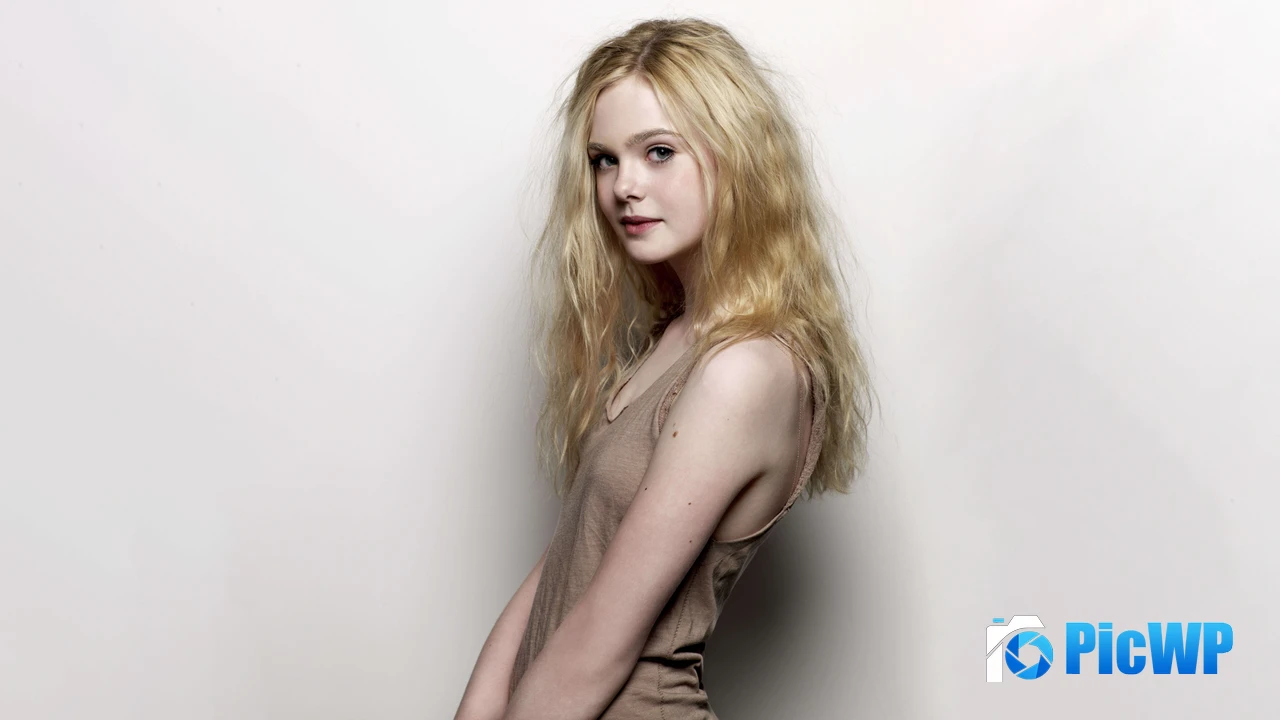 Elle Fanning 12K 4K PC Wallpaper