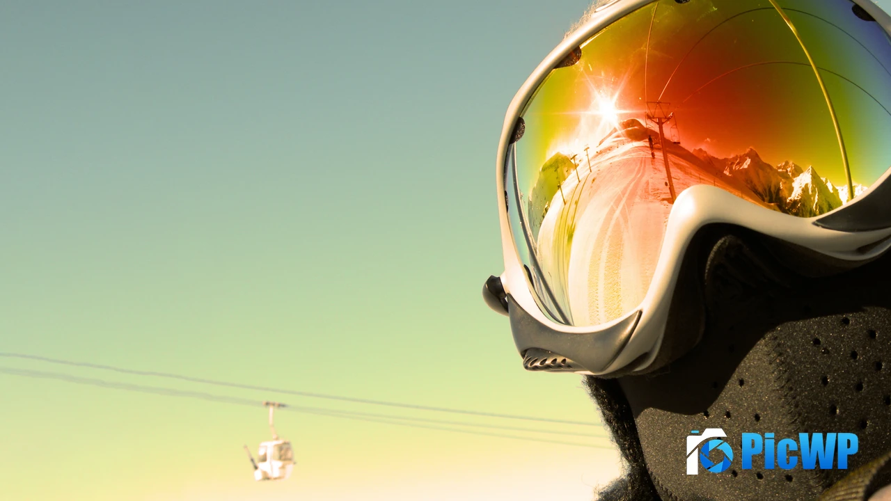 Skier Sunglasses 4K PC Wallpaper