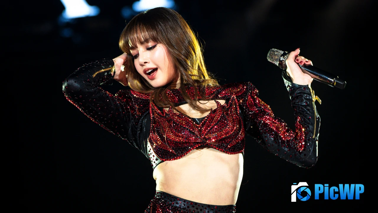 Lisa K-pop idol 4K PC Wallpaper