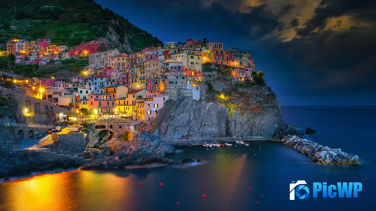 Manarola Blue hour 4K PC Wallpaper