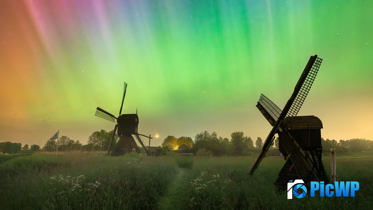 Aurora Borealis Countryside 4K PC Wallpaper