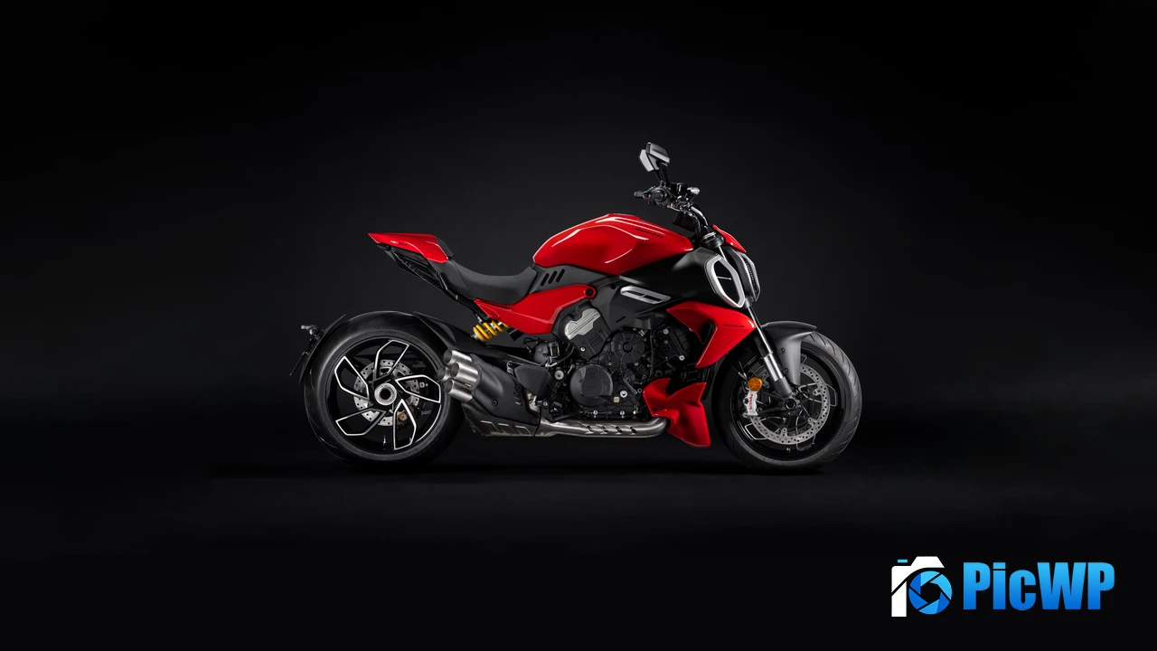 Ducati Diavel V4 Dark background 4K PC Wallpaper