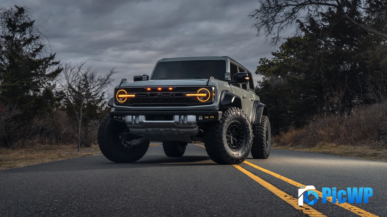 Ford Bronco Raptor Tarmac 4K PC Wallpaper