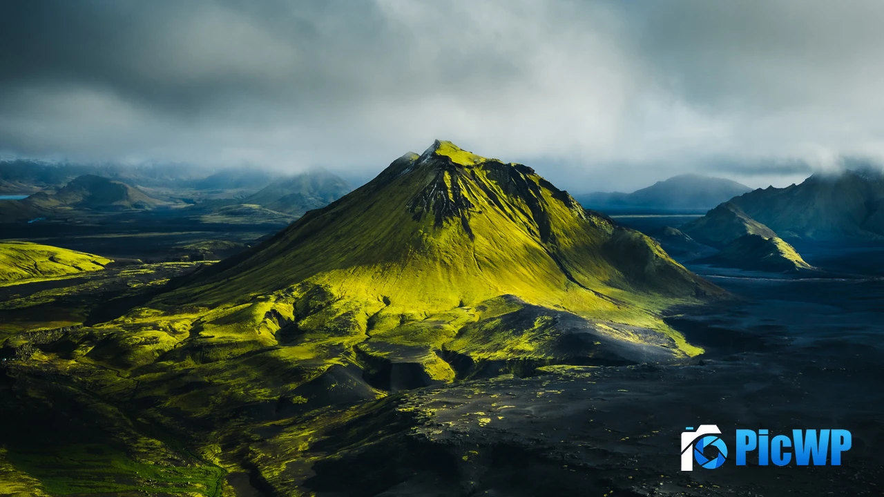 Maelifell Volcano 4K PC Wallpaper