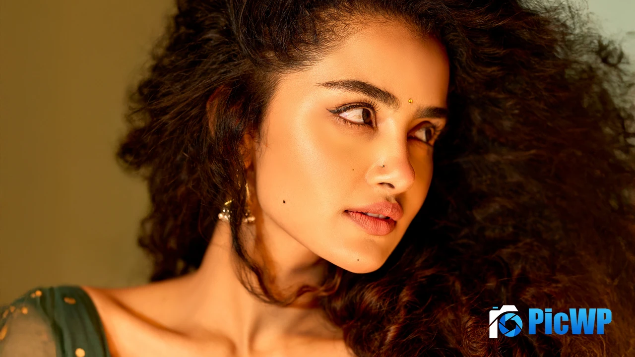 Anupama Parameswaran Vertical 3K Mobile Wallpaper