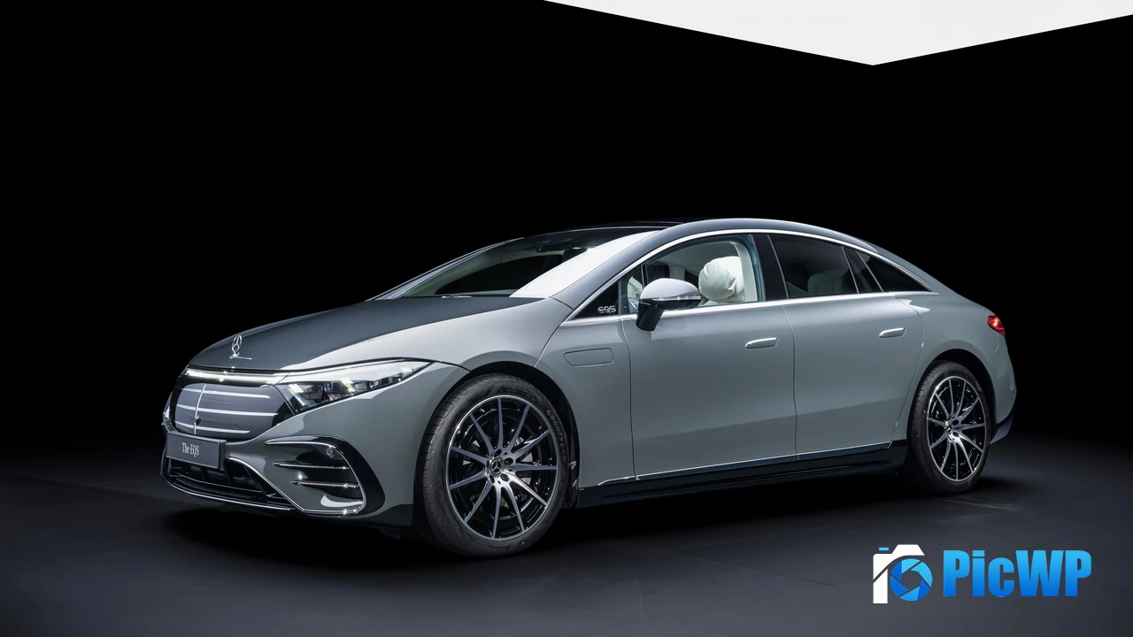 Mercedes-Benz EQS 580 4MATIC AMG Line 2024 4K PC Wallpaper