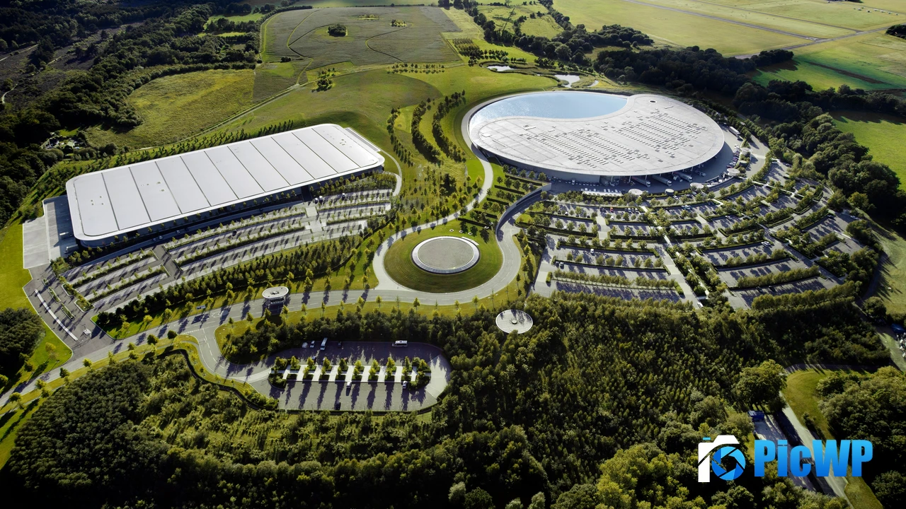 McLaren Technology Centre England 4K PC Wallpaper