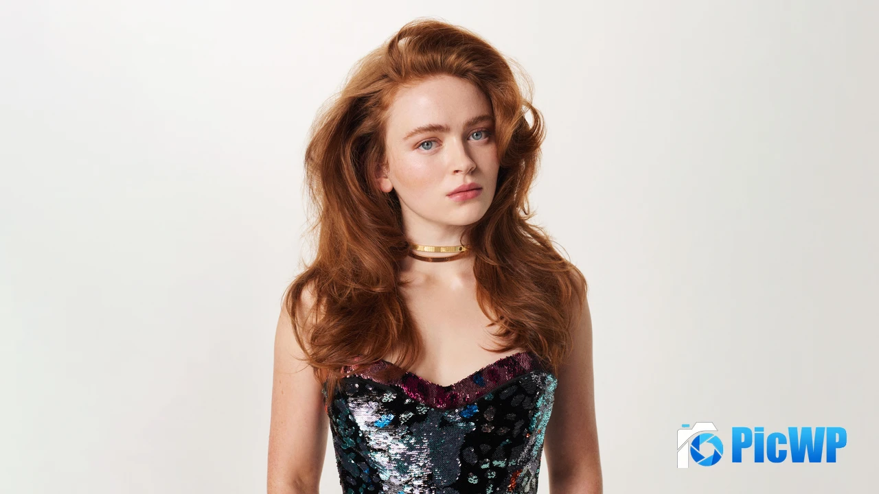 Sadie Sink White background 4K PC Wallpaper