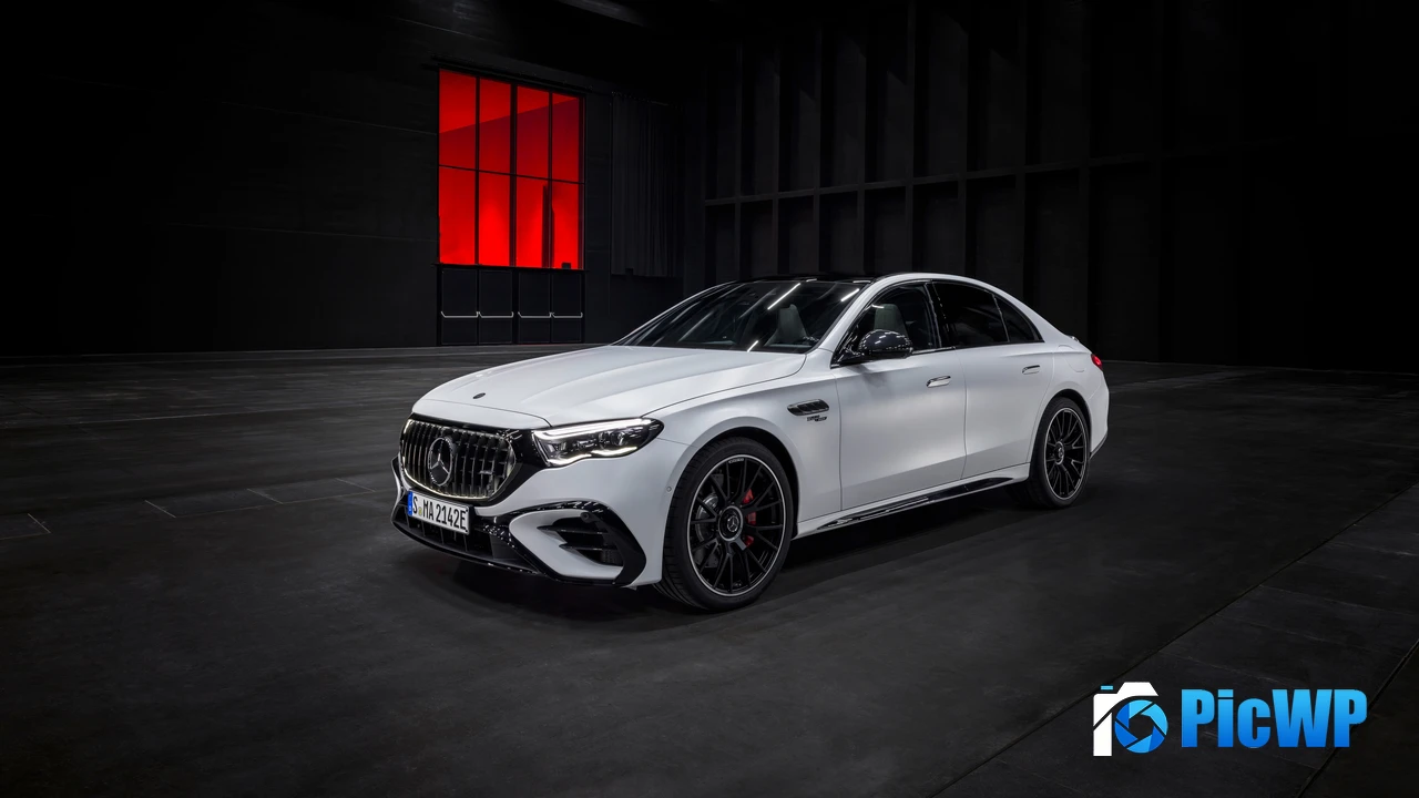Mercedes-AMG E 53 HYBRID 4MATIC+ 2024 4K PC Wallpaper