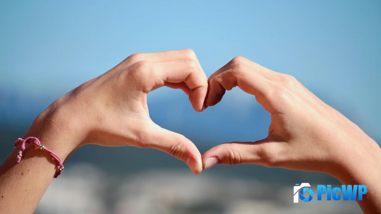 Hands together Heart shape 4K PC Wallpaper