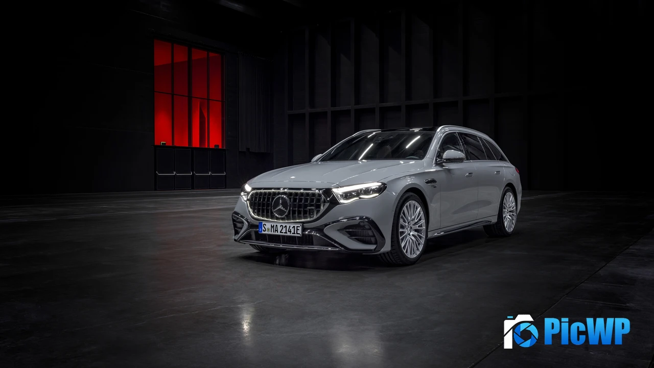 Mercedes-AMG E 53 HYBRID 4MATIC+ Estate 2024 4K PC Wallpaper
