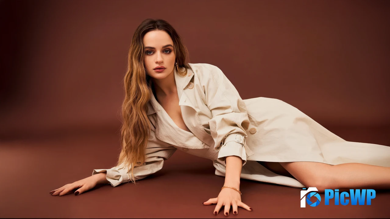 Joey King Glamorous 4K PC Wallpaper