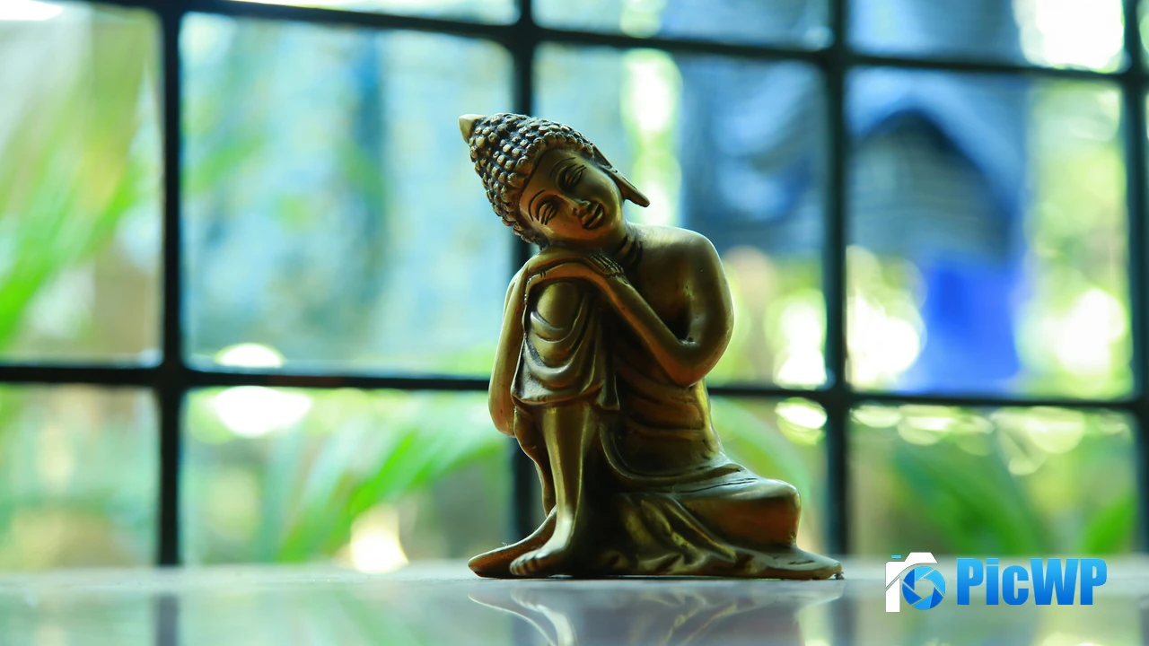 Antique Buddha Idol 4K PC Wallpaper