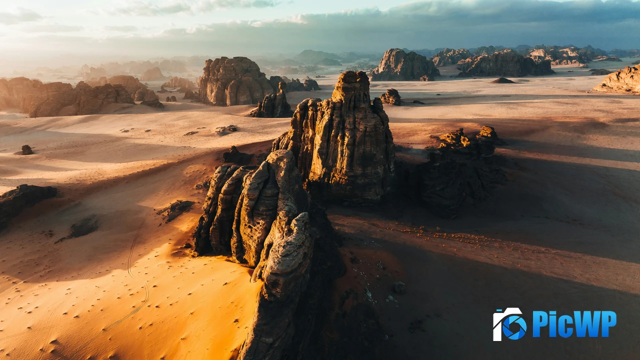 Sandstone plateau Hisma Desert 4K PC Wallpaper