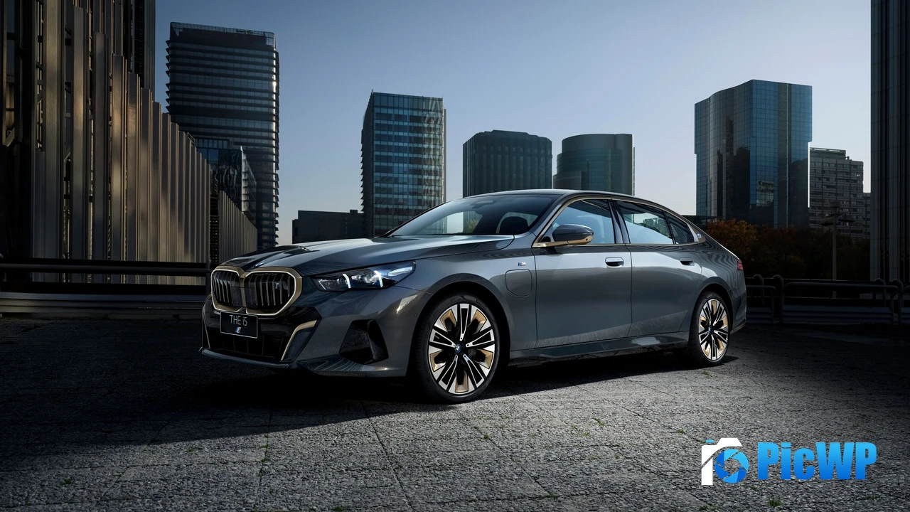 BMW i5 M Sport 2024 4K PC Wallpaper