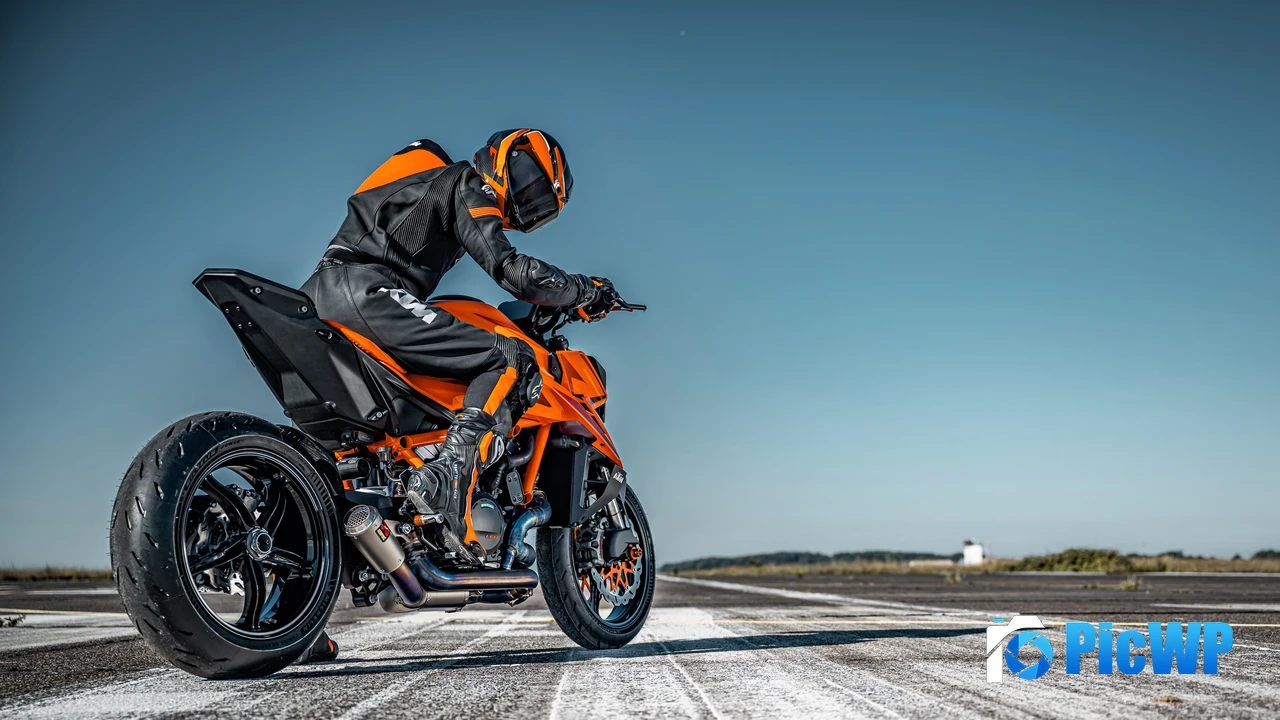 KTM 1390 Super Duke R Naked bikes 4K PC Wallpaper