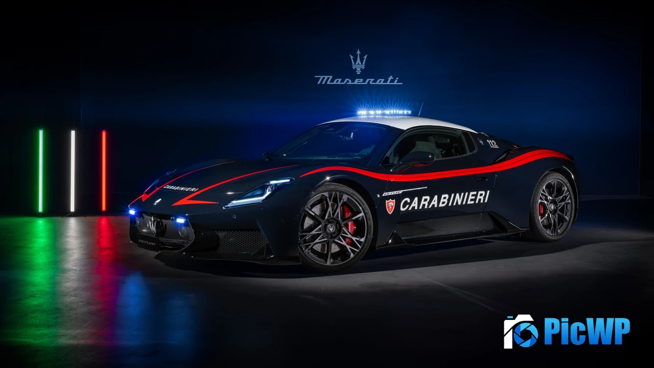 Maserati MCPURA Carabinieri 2025 4K PC Wallpaper