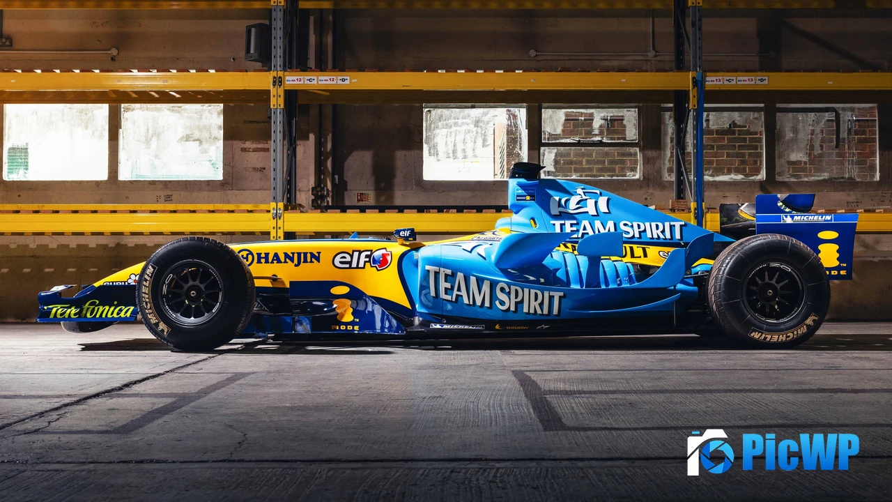 Renault R25 F1 Car 4K PC Wallpaper