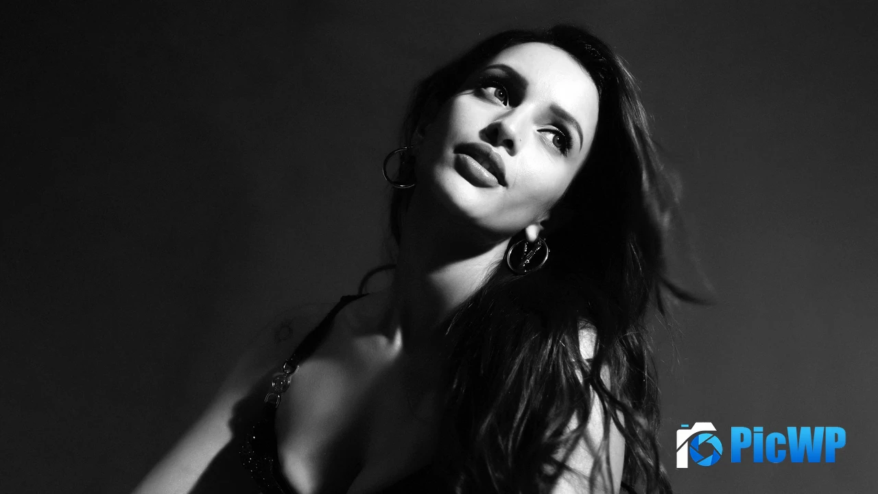 Tripti Dimri Black and White 4K PC Wallpaper